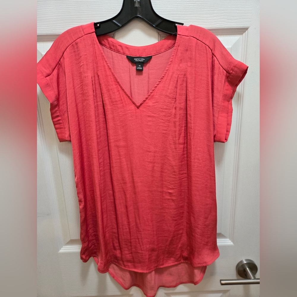 Vera Wang, Women's V-Neck Coral Short Sleeve Top. Med. - Picture 15 of 16